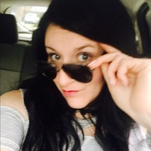 Meet your Posher, Ashley